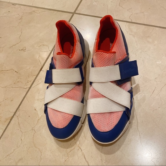 Calvin Klein Velcro Sneakers barely worn - Picture 3 of 7